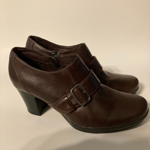 Clarks Ankle Boots - Picture 3 of 7